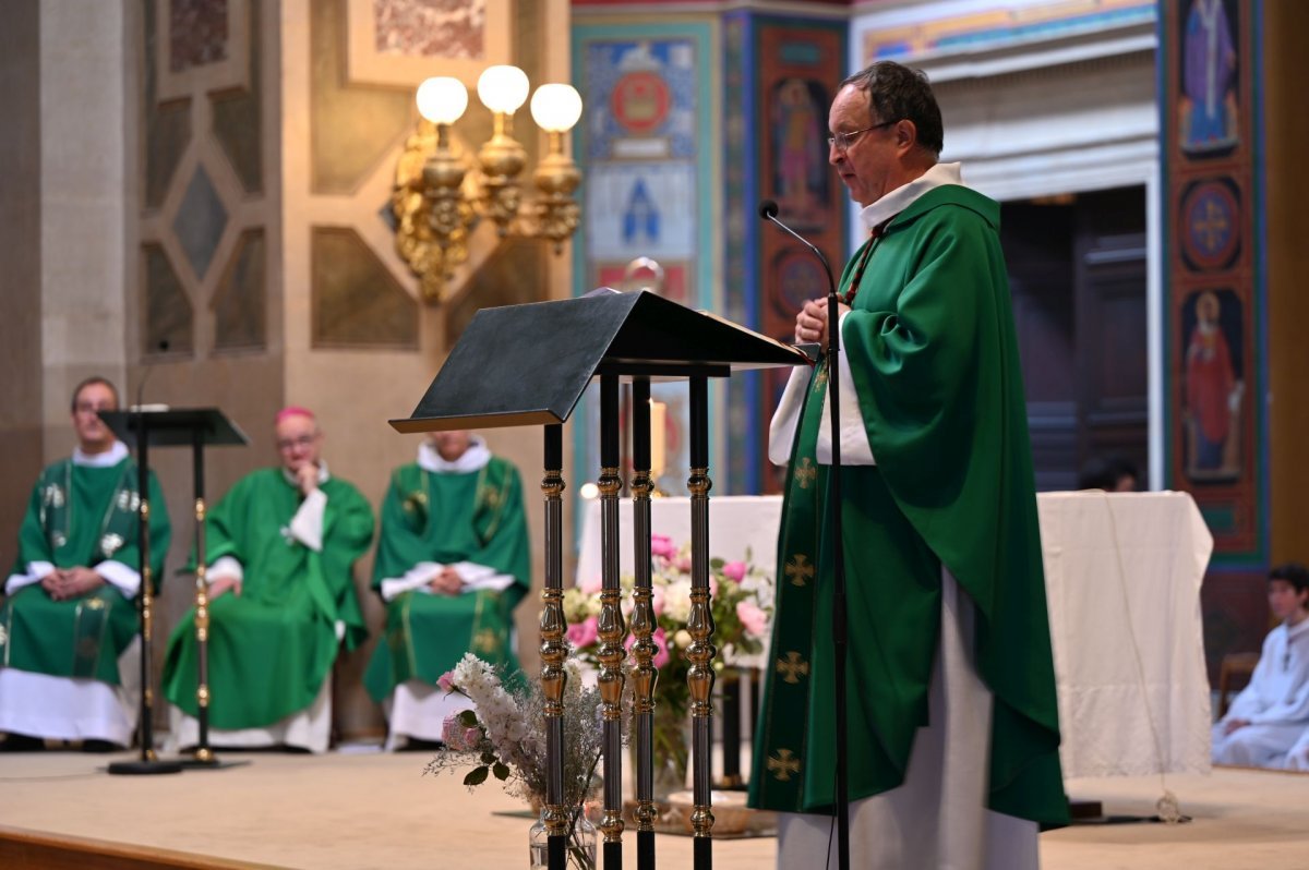 Messe d'action de grâce pour le ministère de Mgr Thibault Verny à Paris. © Marie-Christine Bertin / Diocèse de Paris.