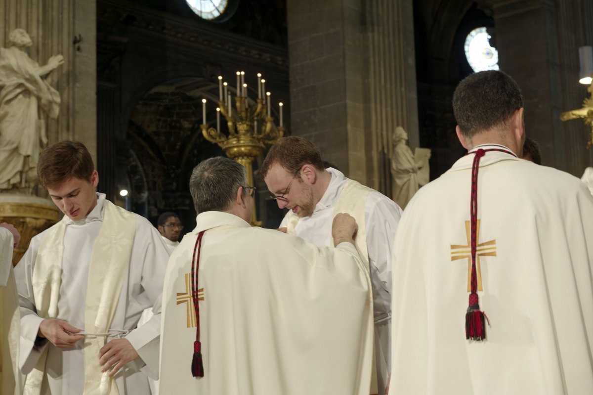 Ordination sacerdotale 2022 : vêture. © Trung Hieu Do / Diocèse de Paris.