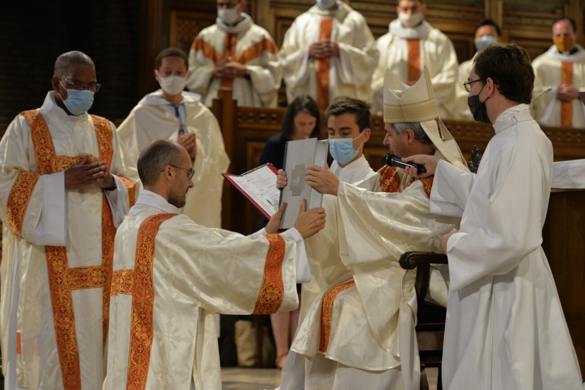 Ordinations diaconales en vue du sacerdoce 2020 à Saint-Michel (18e). © Marie-Christine Bertin / Diocèse de Paris.