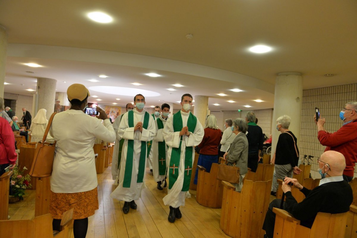 Messe des nouveaux prêtres à la Maison Marie-Thérèse. © Marie-Christine Bertin / Diocèse de Paris.