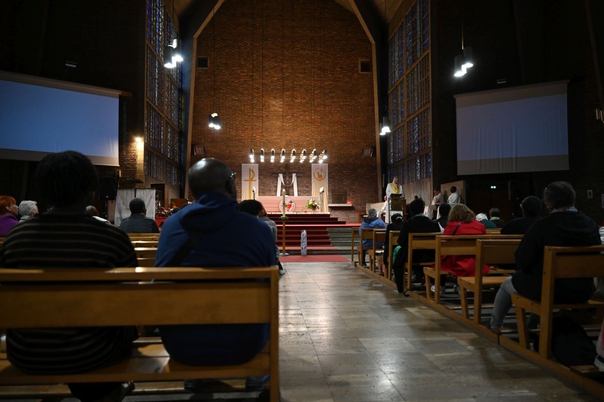 Veillée de l'espérance à la la basilique Sainte-Jeanne-d'Arc. © Marie-Christine Bertin / Diocèse de Paris.