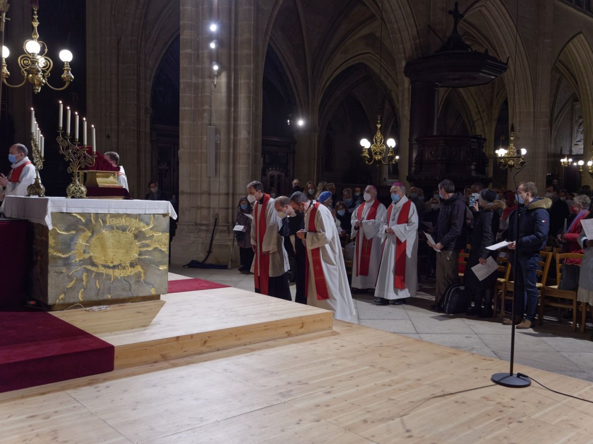 Ostention de la sainte couronne d'épines. © Yannick Boschat / Diocèse de Paris.