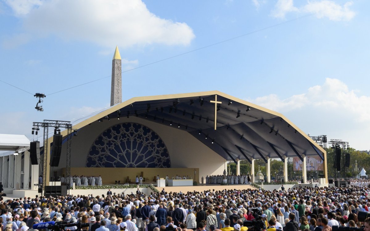 Messe à la Concorde et aux Champs-Élysées présidée par le pape Léon XIV. © Jean-Baptiste Delerue / Diocèse de Paris.
