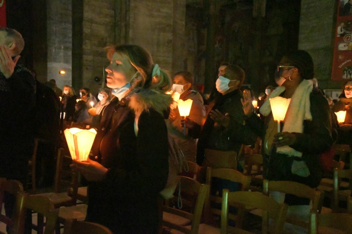 Procession mariale pour la paix. © Michel Pourny / Diocèse de Paris.