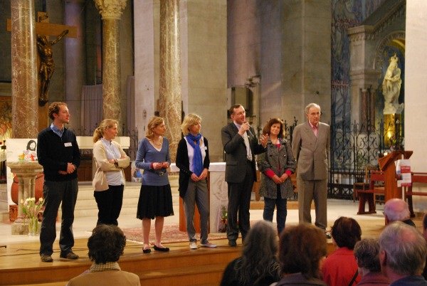 Organisateur. L'équipe du Vicariat pour la Solidarité a été vivement applaudie par les participants, au terme de cette journée très enrichissante. © Pierre-Louis Lensel.