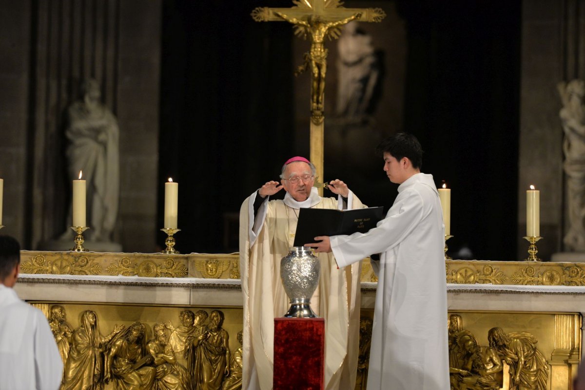 Messe chrismale 2022. Consécration du Saint Chrême. © Marie-Christine Bertin / Diocèse de Paris.