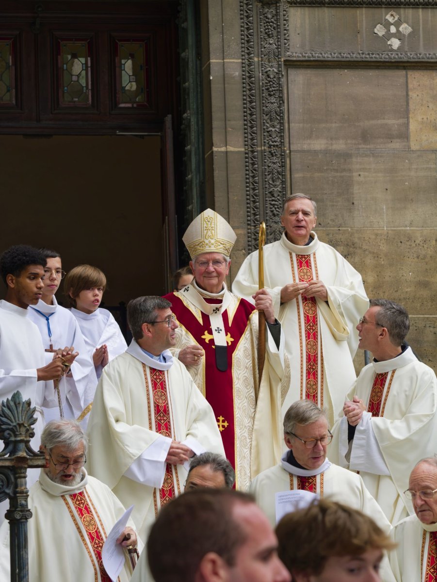 Messe pour le bicentenaire de la pose de la première pierre de l'église (…). © Yannick Boschat / Diocèse de Paris.