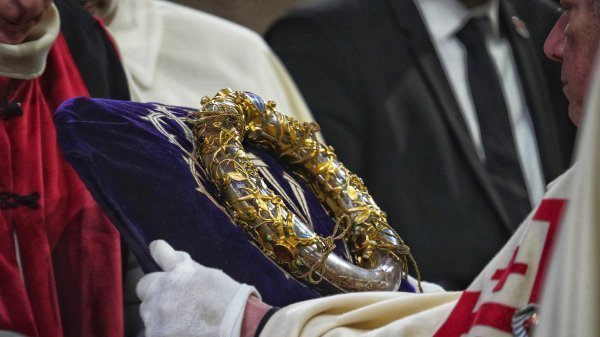 Vénération de la sainte Couronne d'épines le Vendredi saint 2026