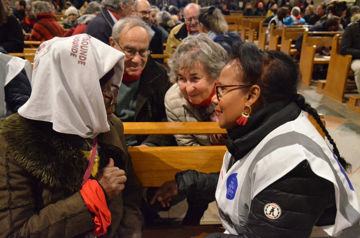 Montée des marches du Sacré-Cœur à l'occasion de la Journée Mondiale (…). © Michel Pourny / Diocèse de Paris.