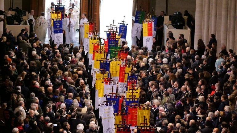 Messe de consécration de l'autel de Notre-Dame de Paris