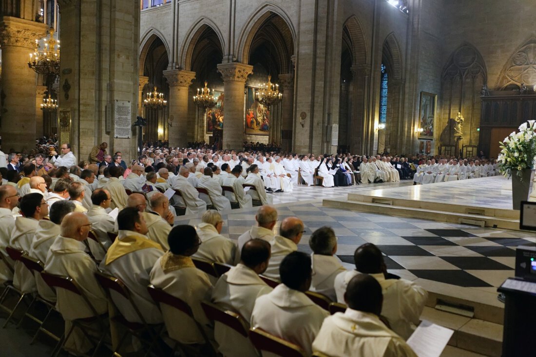 L'ensemble des prêtres et des diacres du diocèse participent à la messe (…). © Yannick Boschat / Diocèse de Paris.