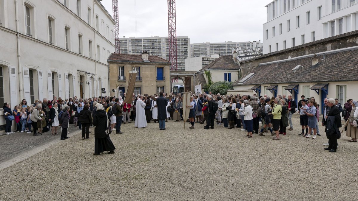 Canonisation des 16 Carmélites de Compiègne : Procession et chemin de croix. © Yannick Boschat / Diocèse de Paris.