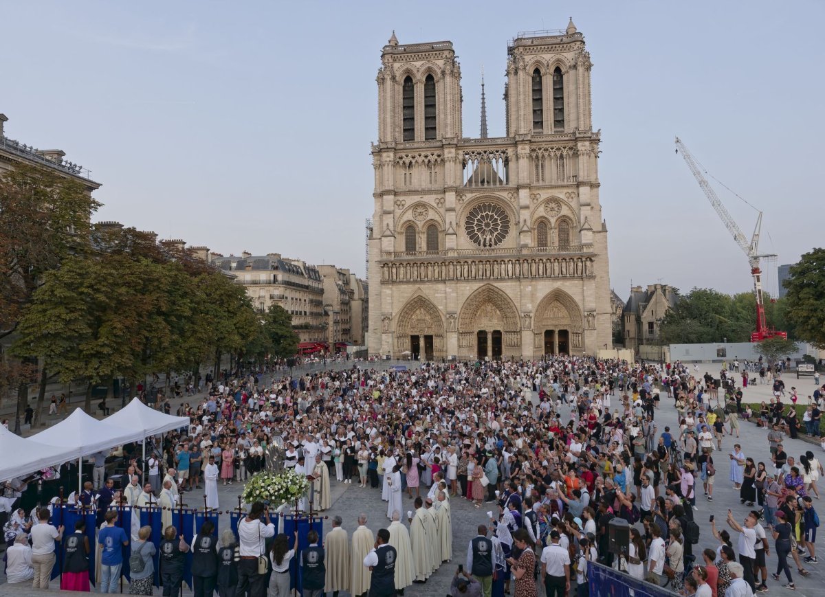 Veille de la fête de l'Assomption à Notre-Dame de Paris 2025. © Yannick Boschat / Diocèse de Paris.
