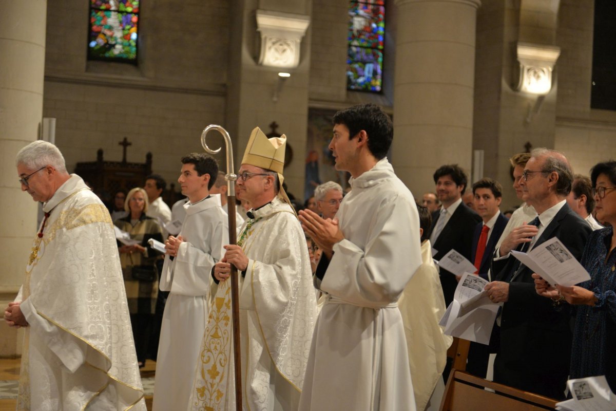 Ordinations diaconales en vue du sacerdoce à Saint-François de Sales. © Marie-Christine Bertin / Diocèse de Paris.