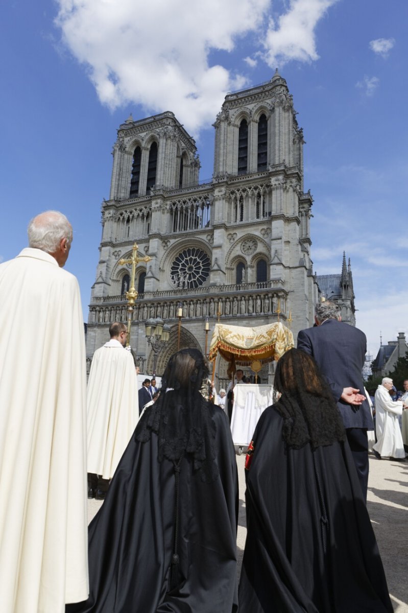 Procession à Notre-Dame de Paris. © Yannick Boschat / Diocèse de Paris.