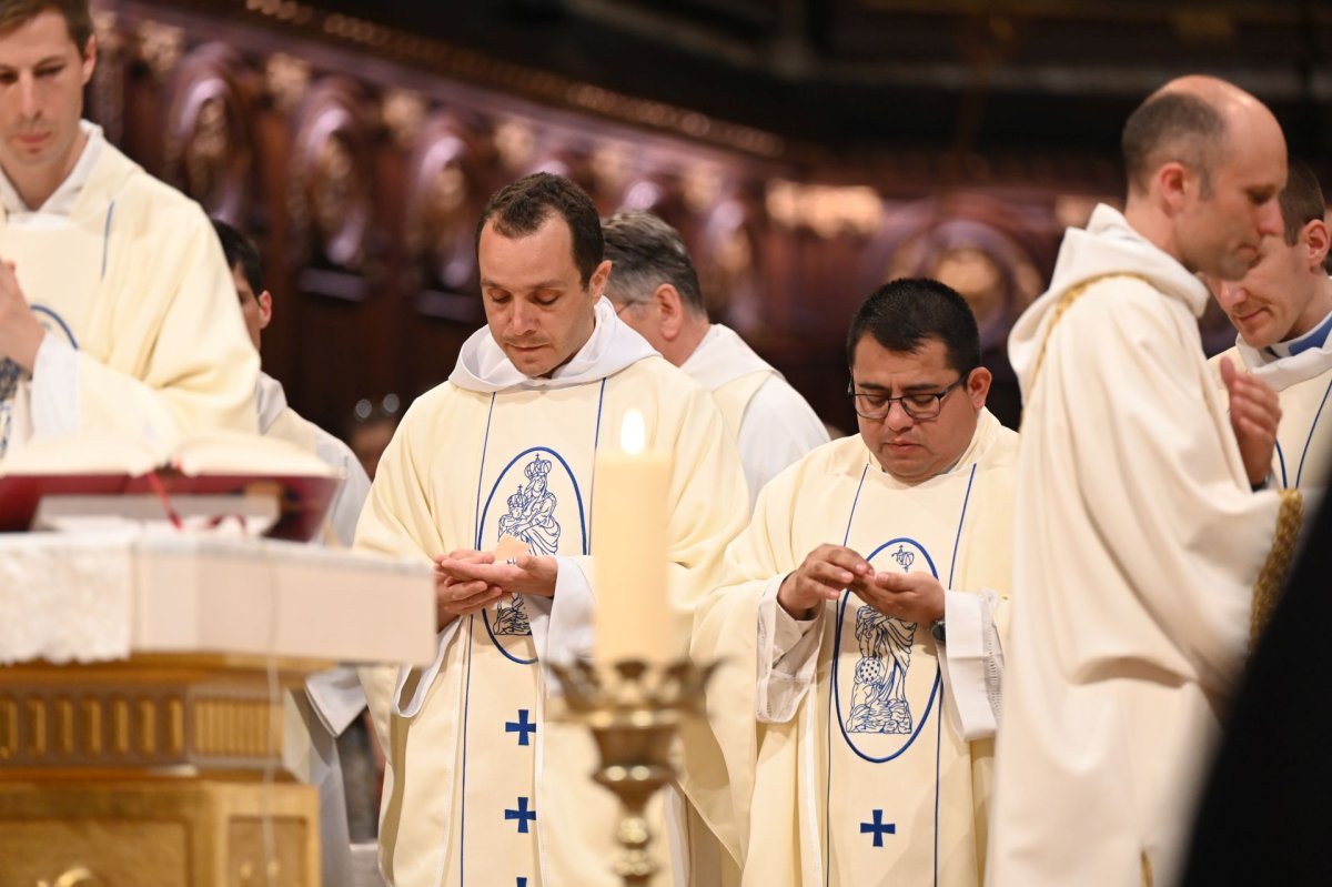 Messe des nouveaux prêtres à Notre-Dame des Victoires. © Marie-Christine Bertin / Diocèse de Paris.