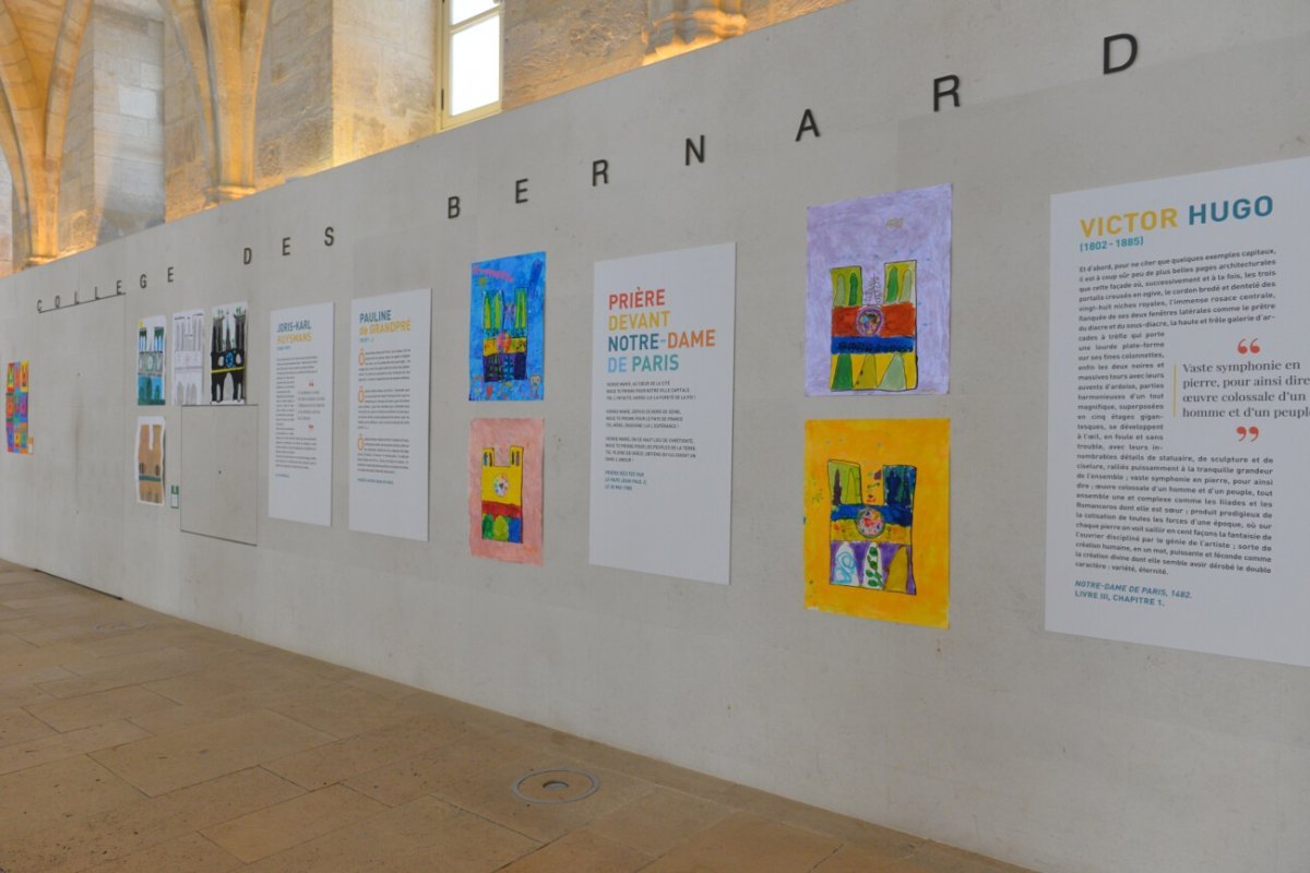 Exposition de dessins au Collège des Bernardins. © Marie-Christine Bertin / Diocèse de Paris.