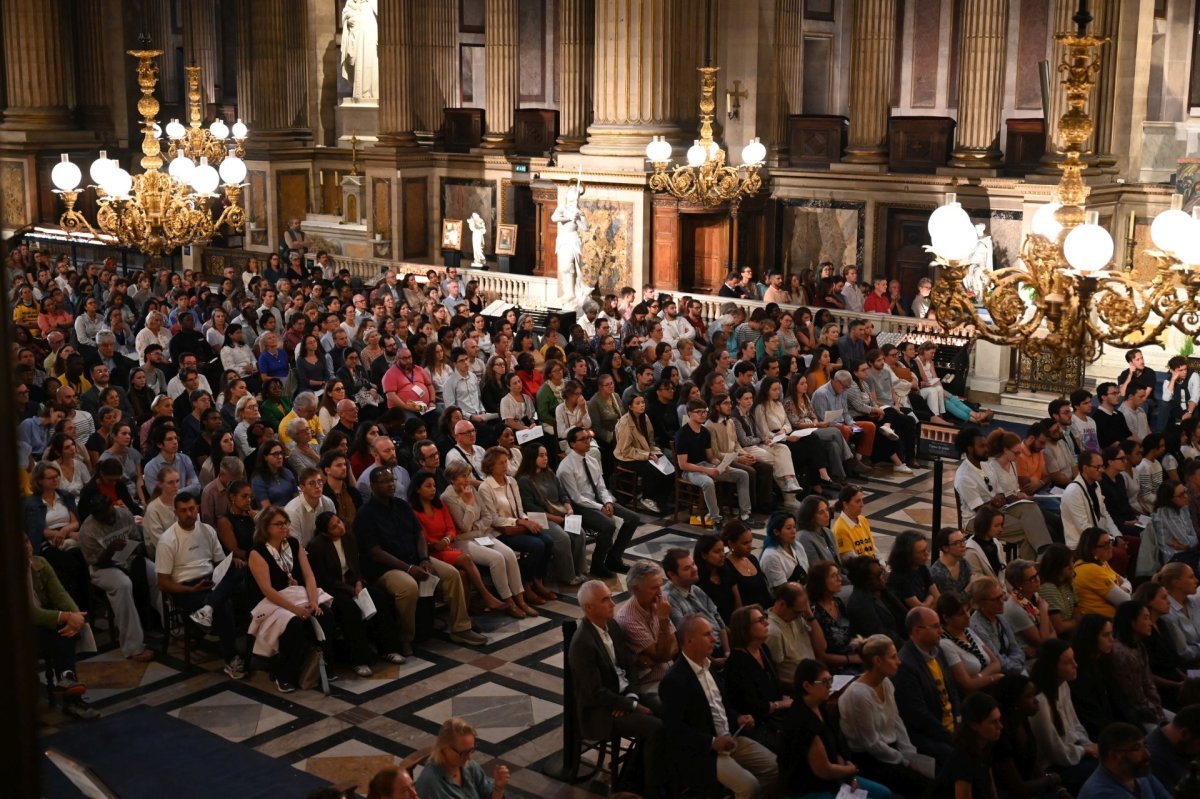 Messe de bénédiction des volontaires pour la visite du Pape Léon XIV à Paris. © Marie-Christine Bertin / Diocèse de Paris.