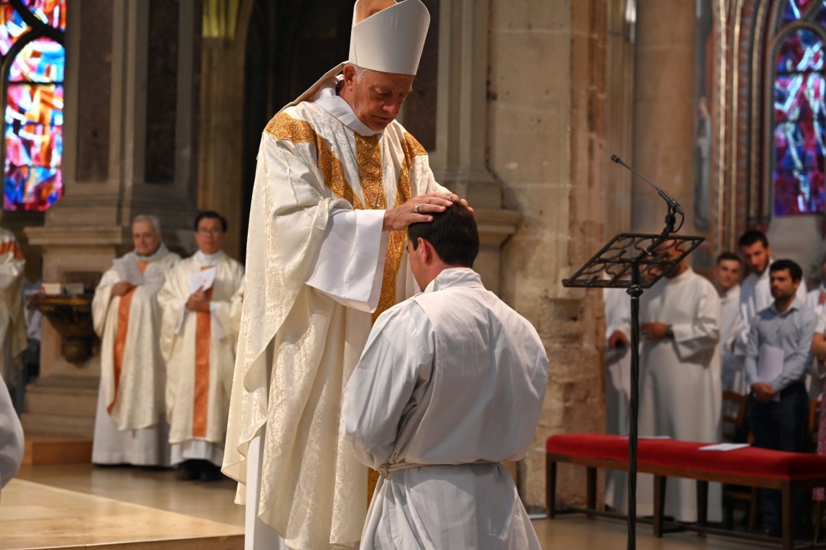 Ordinations diaconales en vue du sacerdoce à Saint-Séverin (5e). © Marie-Christine Bertin / Diocèse de Paris.