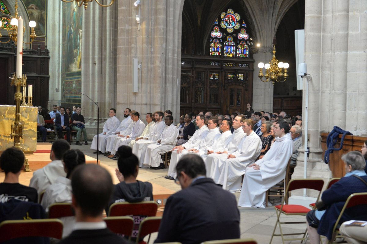 Institutions de séminaristes au lectorat et à l'acolytat 2022. © Marie-Christine Bertin / Diocèse de Paris.