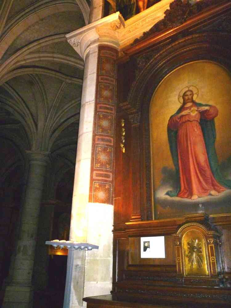 Colonne et Sacré-Coeur. Chapelle du Sacré-Cœur © C. D. A. S.