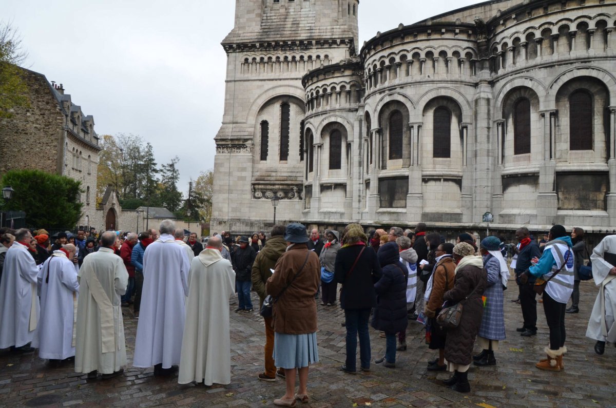 Montée des marches du Sacré-Cœur à l'occasion de la Journée Mondiale (…). © Michel Pourny / Diocèse de Paris.