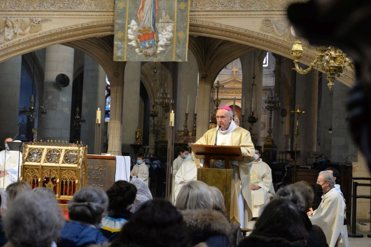 Messe solennelle, bénédiction de Paris et procession de la châsse de sainte (…). © Marie-Christine Bertin / Diocèse de Paris.