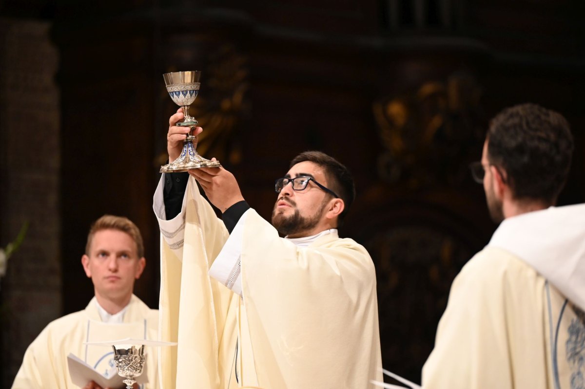 Messe des nouveaux prêtres à Notre-Dame des Victoires 2024. © Marie-Christine Bertin / Diocèse de Paris.