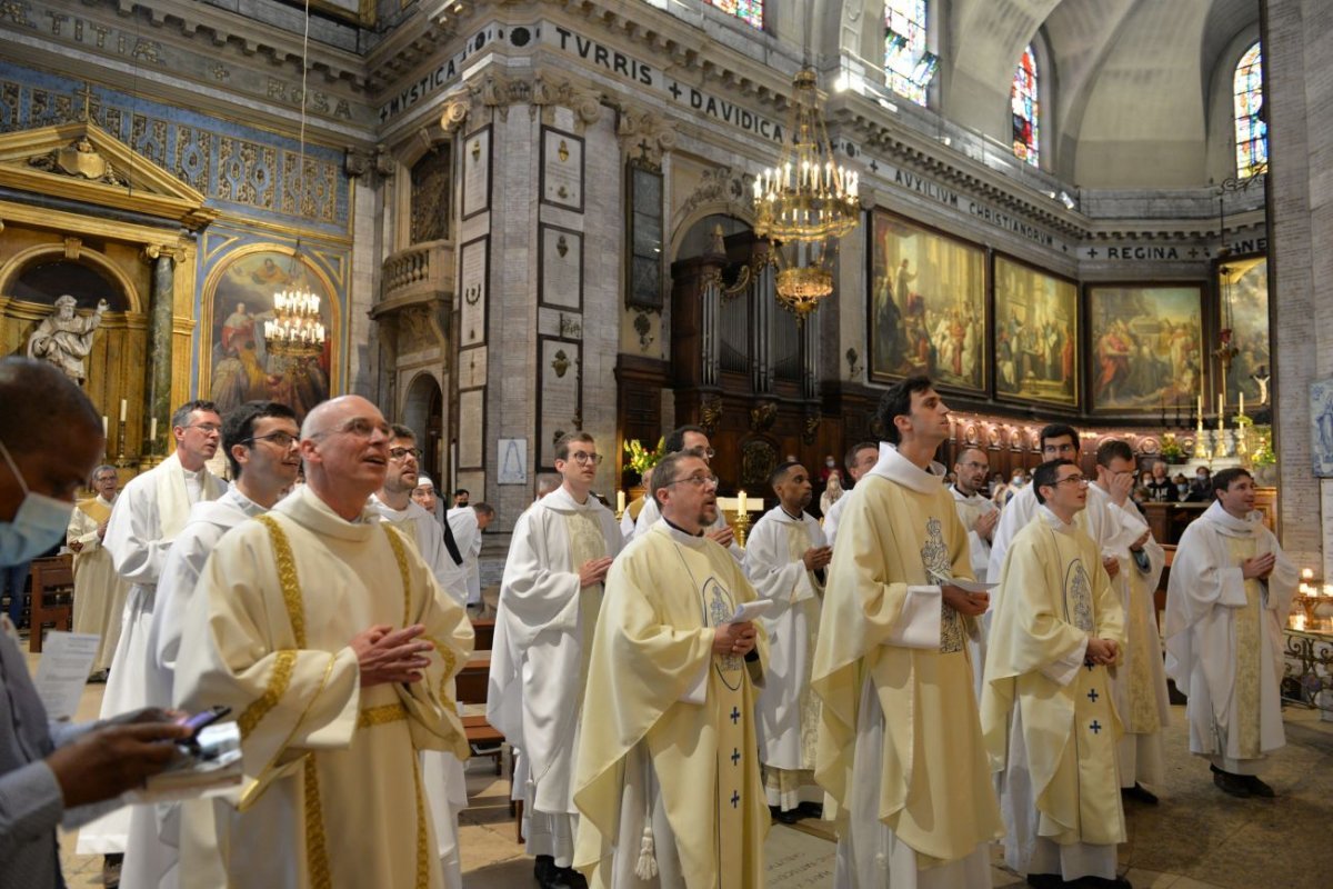 Messe des nouveaux prêtres à Notre-Dame des Victoires 2021. © Marie-Christine Bertin / Diocèse de Paris.