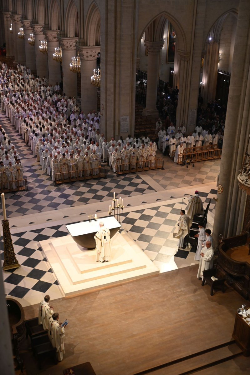 Jubilé des prêtres d'Île-de-France 2025. Messe à Notre-Dame de Paris, 4e. © Marie-Christine Bertin / Diocèse de Paris.