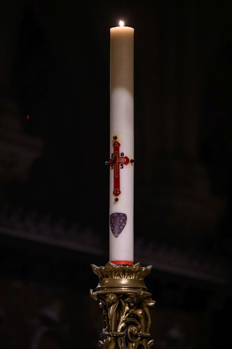 Vigile pascale à Notre-Dame de Paris 2025. © Jean-Baptiste Delerue.