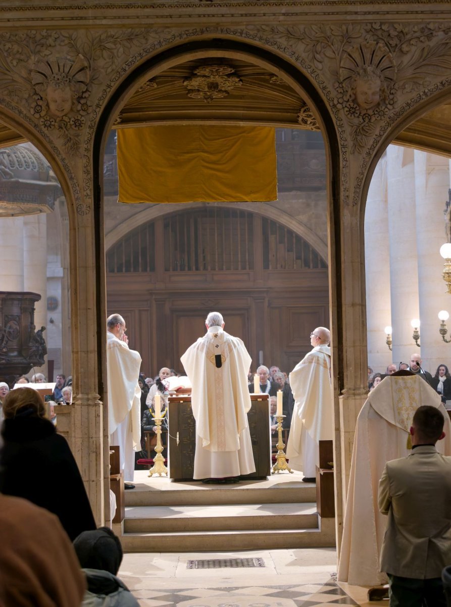 Neuvaine de sainte Geneviève 2025 : messe et procession. © Yannick Boschat / Diocèse de Paris.