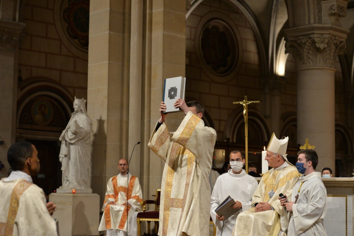 Ordinations diaconales en vue du sacerdoce 2020 à Saint-Ambroise (11e). © Marie-Christine Bertin / Diocèse de Paris.