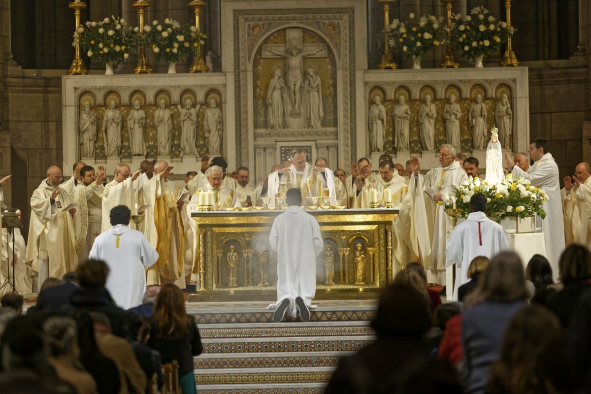 Messe pour la paix en union avec le pape François. © Yannick Boschat / Diocèse de Paris.