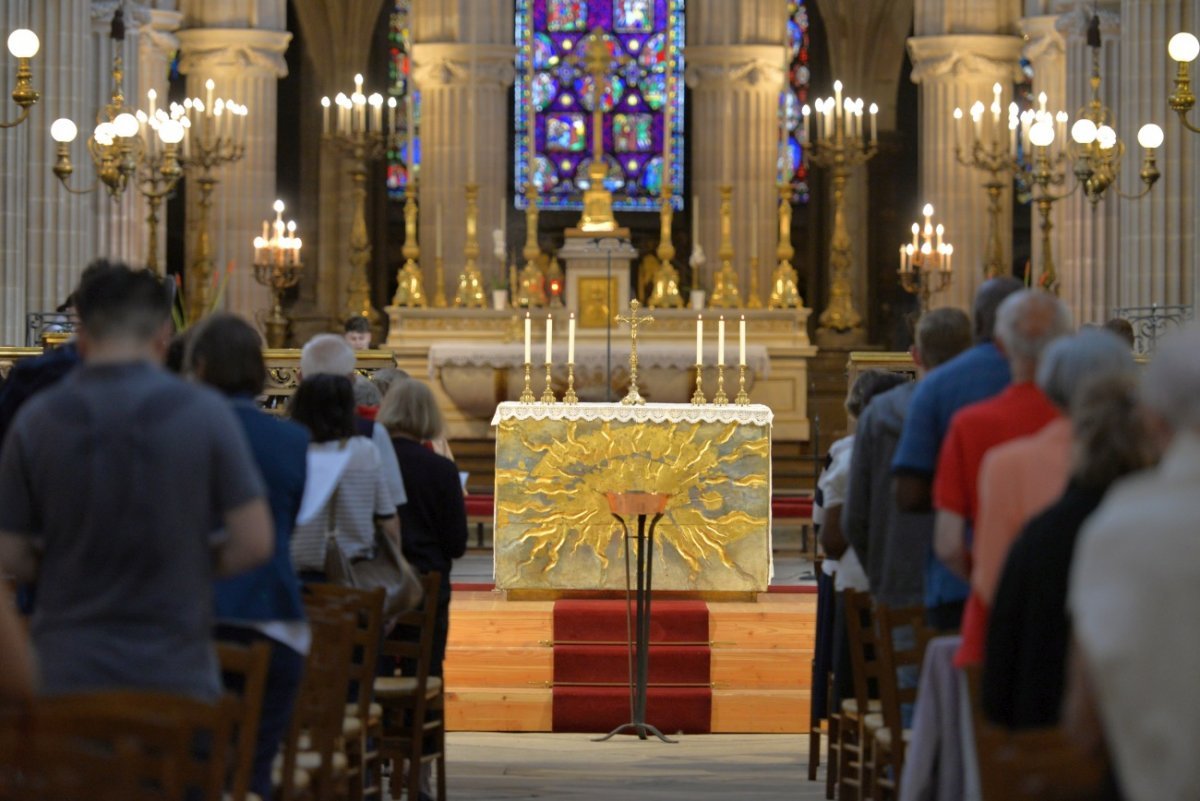 Messe et veillée de prière pour les futurs prêtres. © Marie-Christine Bertin / Diocèse de Paris.