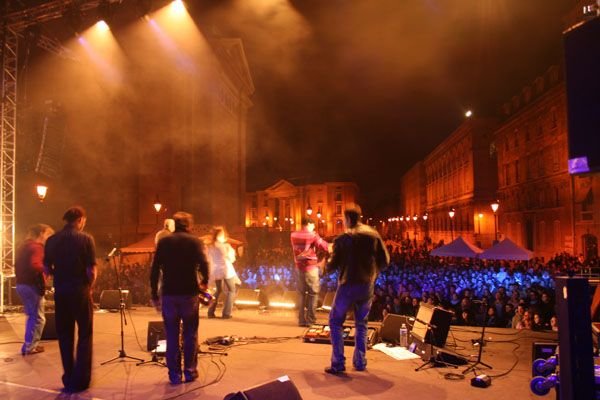 Octobre : Holywins. Les jeunes fêtent la Toussaint à Saint-Etienne du Mont. 