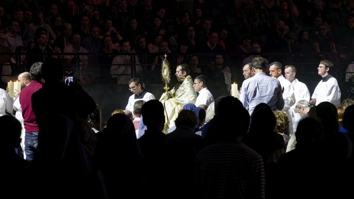 Veillée à l'Accor Arena de Bercy. © Dominique Boschat / Diocèse de Paris.