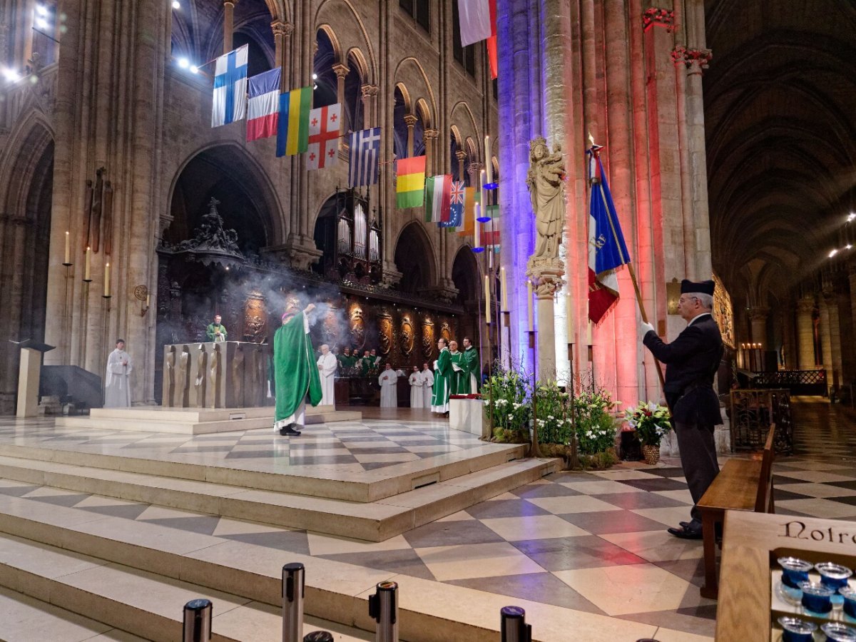 Messe pour le centenaire de la fin de la Première Guerre mondiale. © Yannick Boschat / Diocèse de Paris.