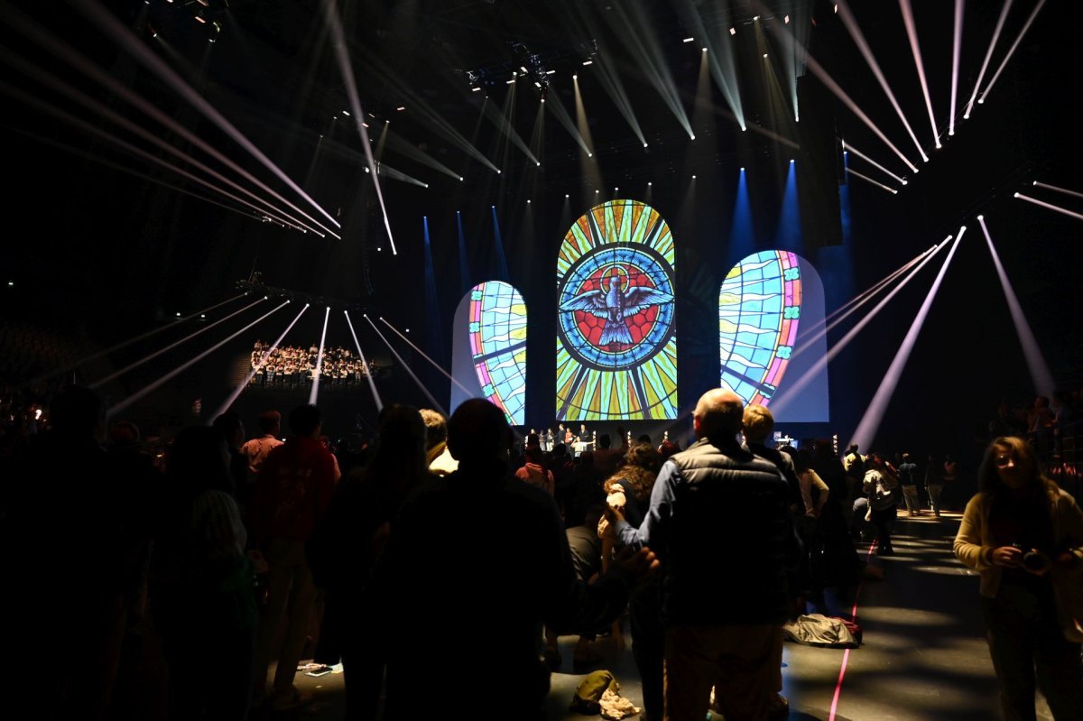 Veillée à l'Accor Arena de Bercy. © Marie-Christine Bertin / Diocèse de Paris.