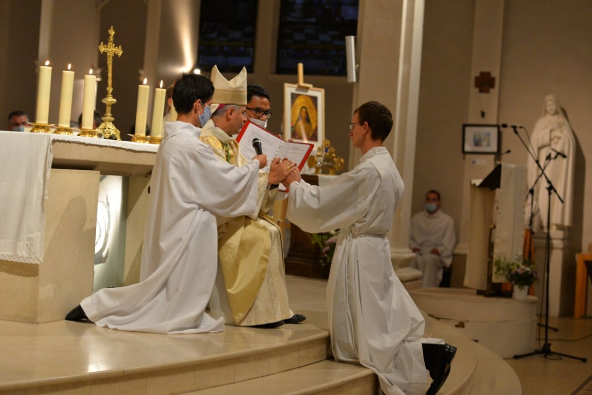 Ordinations diaconales en vue du sacerdoce 2020 à Saint-Jean-Baptiste de La (…). © Marie-Christine Bertin / Diocèse de Paris.