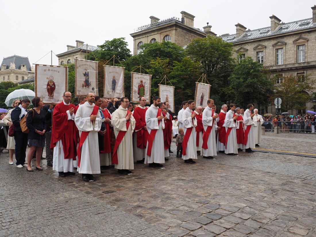 7 prêtres ont été ordonnés par le cardinal André Vingt-Trois. © Yannick Boschat / Diocèse de Paris.