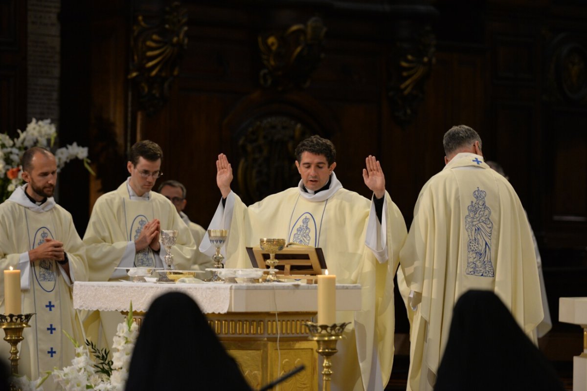 Messe des nouveaux prêtres à Notre-Dame des Victoires. © Marie-Christine Bertin / Diocèse de Paris.