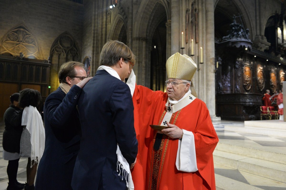 Onction du Saint Chrême. © Marie-Christine Bertin / Diocèse de Paris.