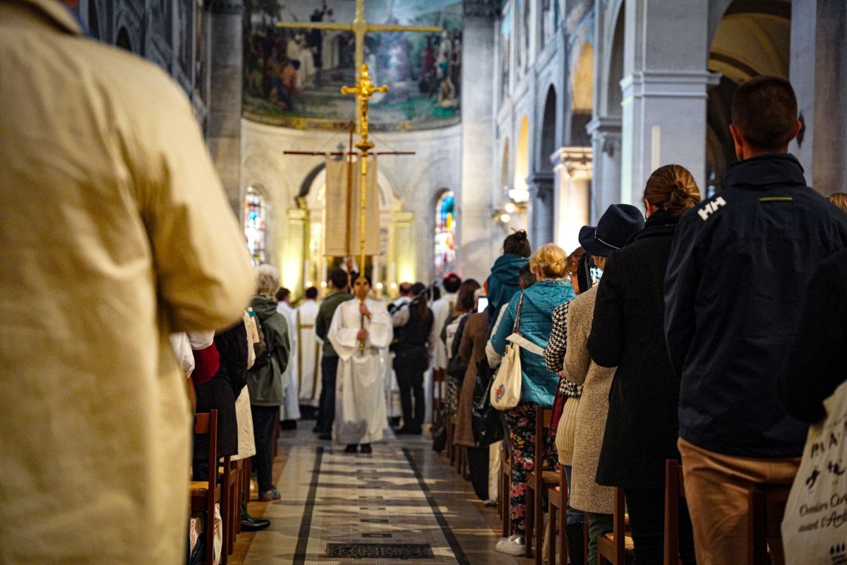 Procession de la Saint-Yves avec la mission bretonne et les juristes 2026. © Hanae Nejjari / Diocèse de Paris.