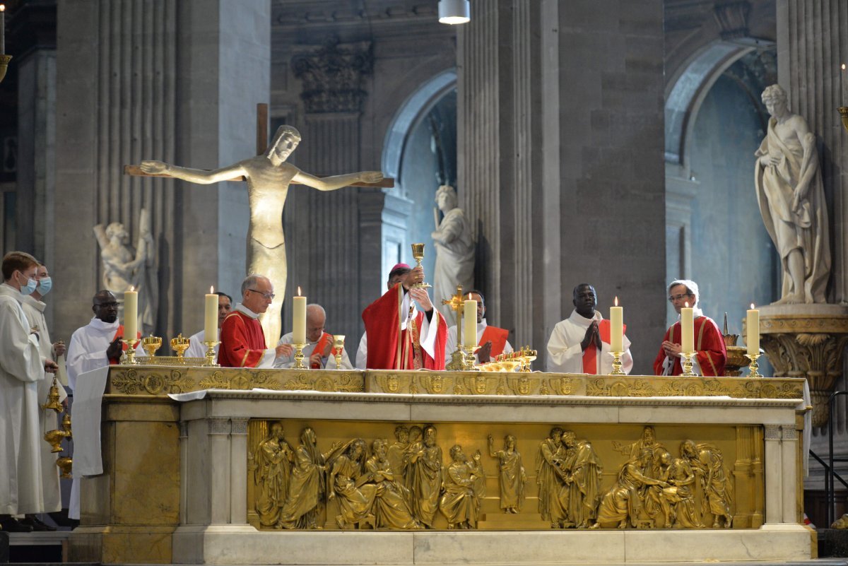 Ordinations de diacres permanents 2020. © Marie-Christine Bertin / Diocèse de Paris.