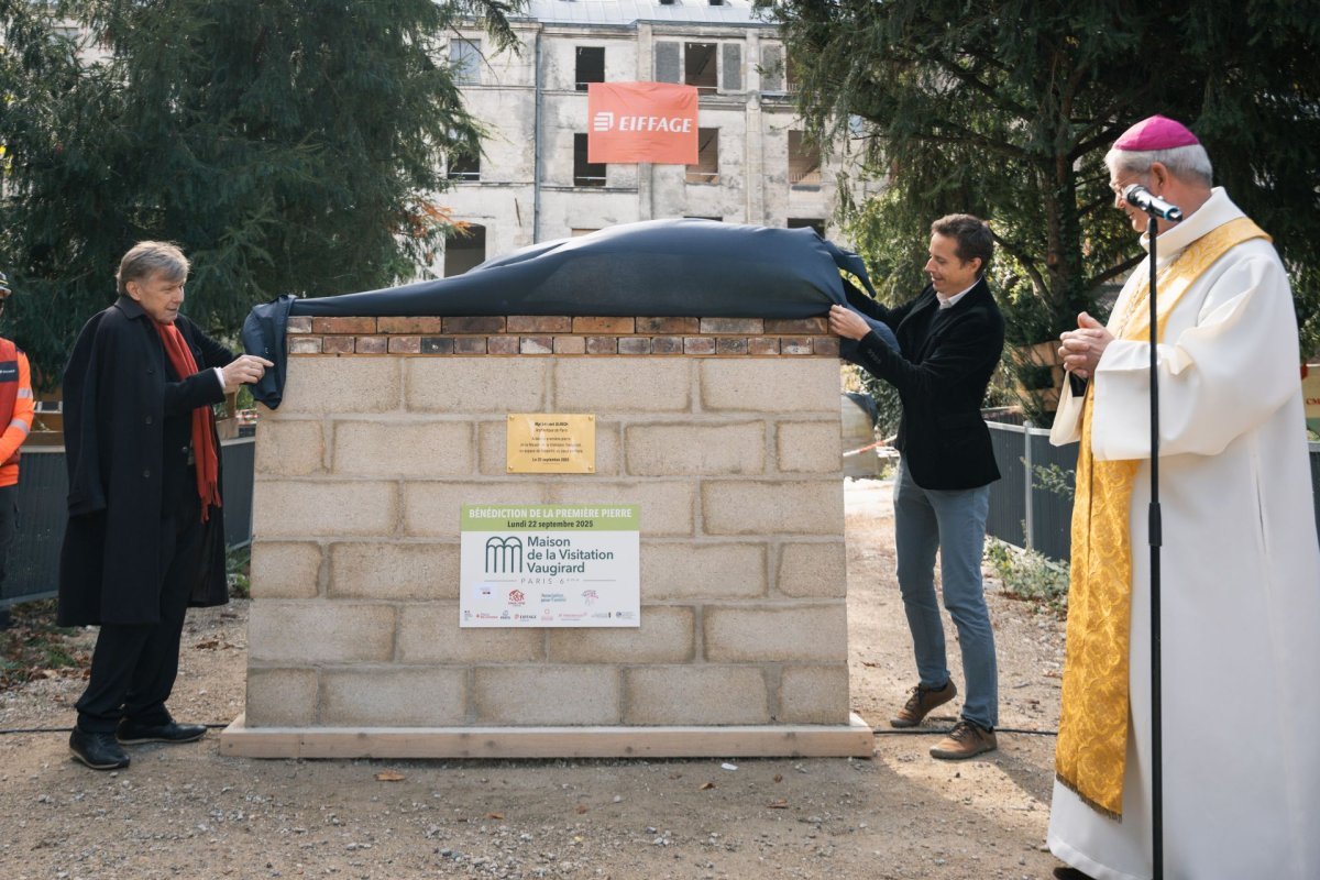 Bénédiction de la première pierre de la Maison de la Visitation Vaugirard. © Liam Hoarau / Diocèse de Paris.