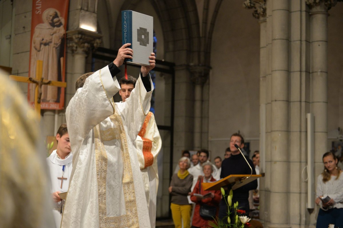 Ordinations diaconales en vue du sacerdoce à Saint-Hippolyte. © Marie-Christine Bertin / Diocèse de Paris.