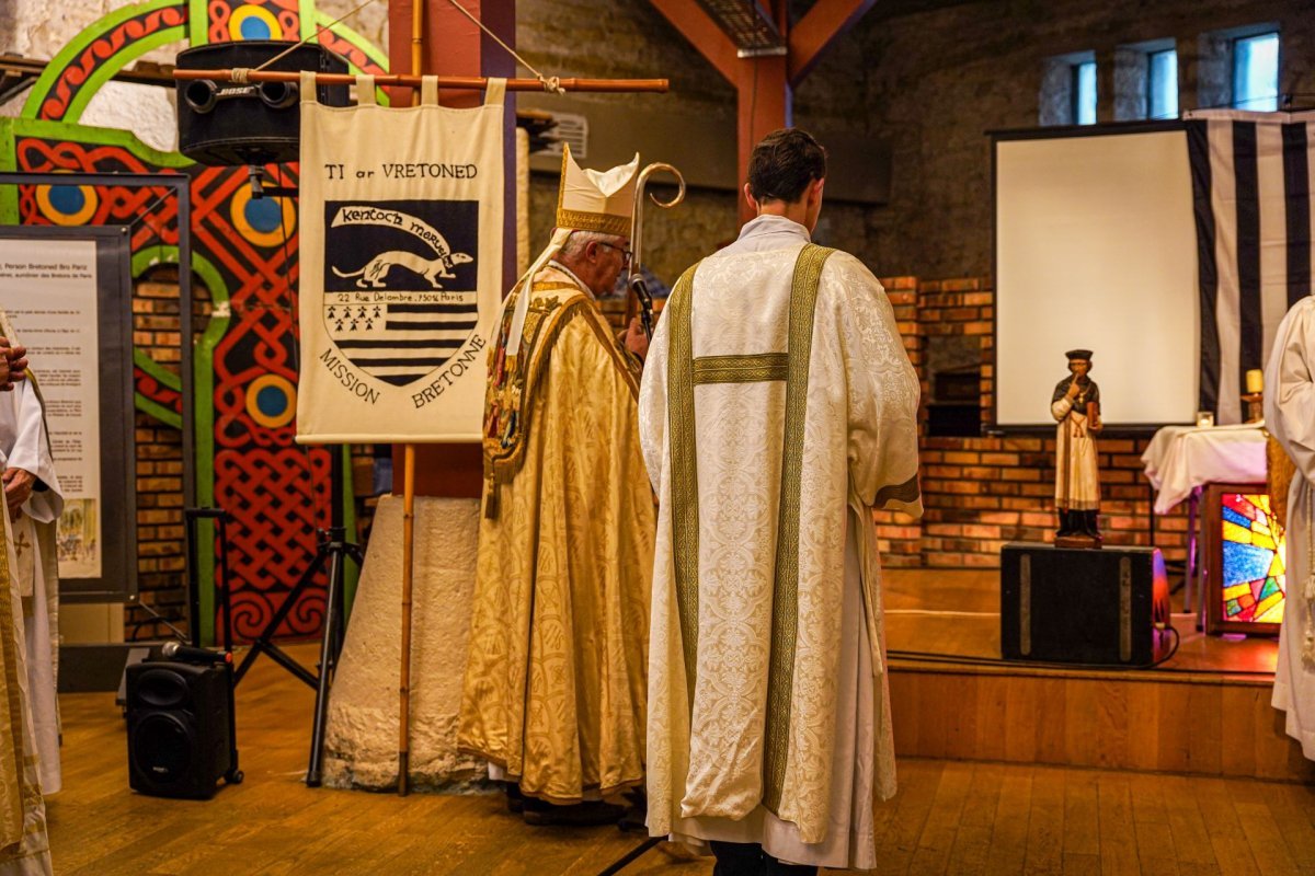 Procession de la Saint-Yves avec la mission bretonne et les juristes 2026. © Hanae Nejjari / Diocèse de Paris.