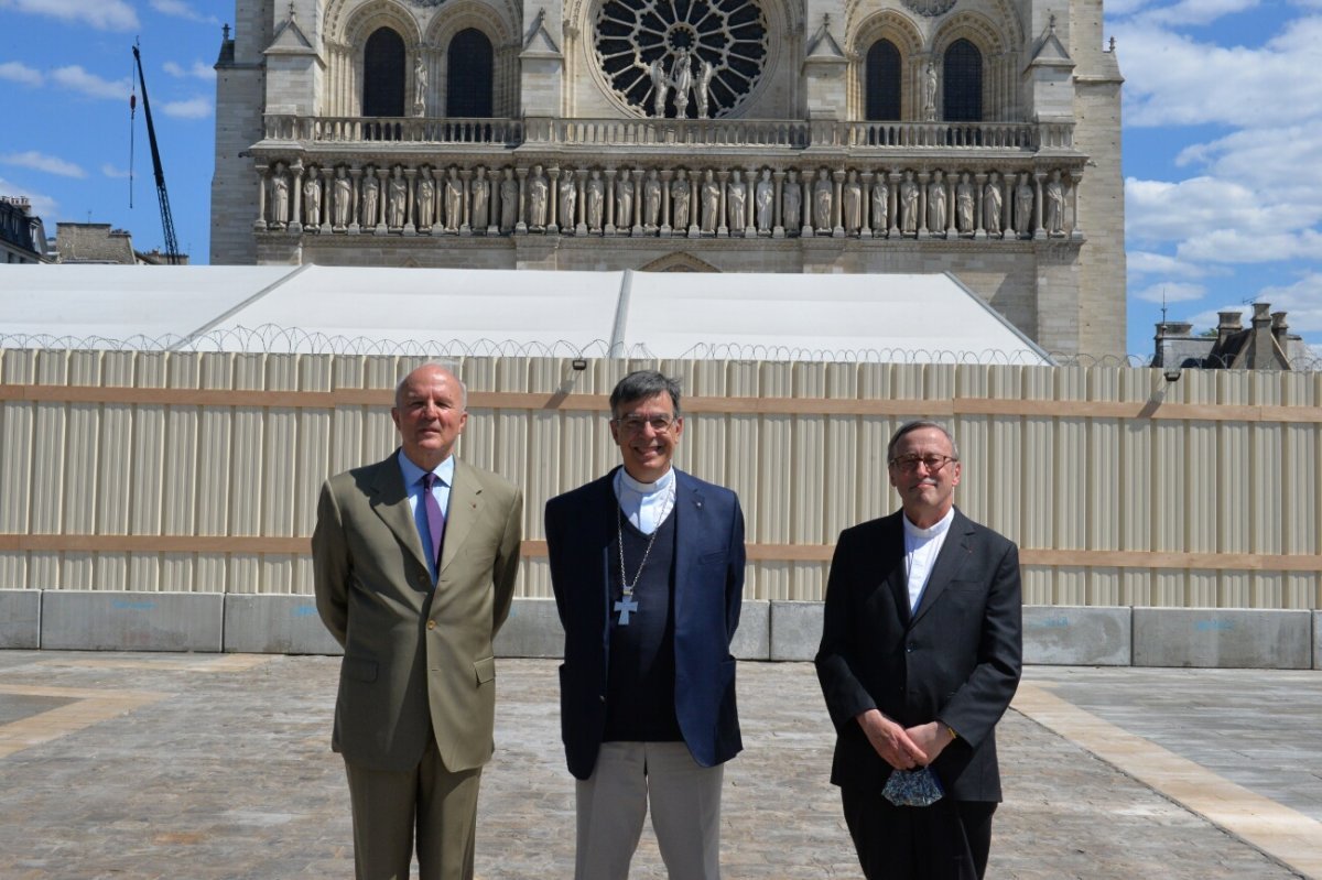 Réouverture du parvis de Notre-Dame de Paris. © Marie-Christine Bertin / Diocèse de Paris.