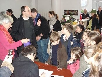 Tamponner les passeports (St Séverin). 